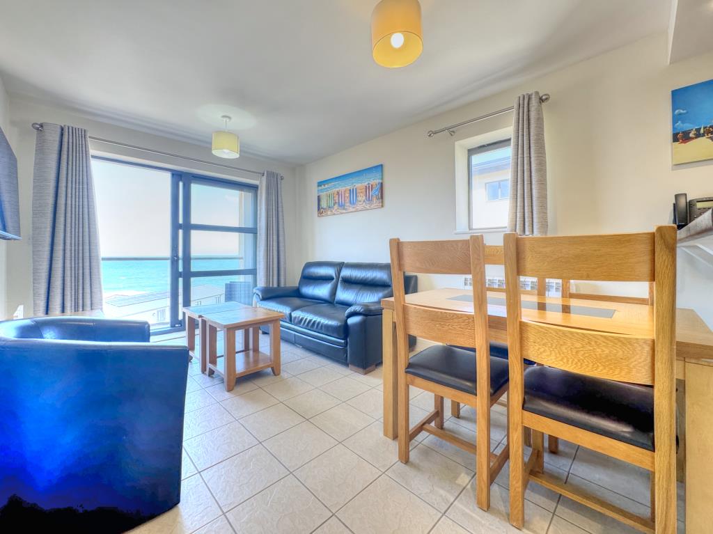Lot: 120 - TOP FLOOR HOLIDAY APARTMENT FOR INVESTMENT - Open Plan Lounge/Dining Room